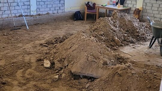 Abbruch der alten Sohle im Saal