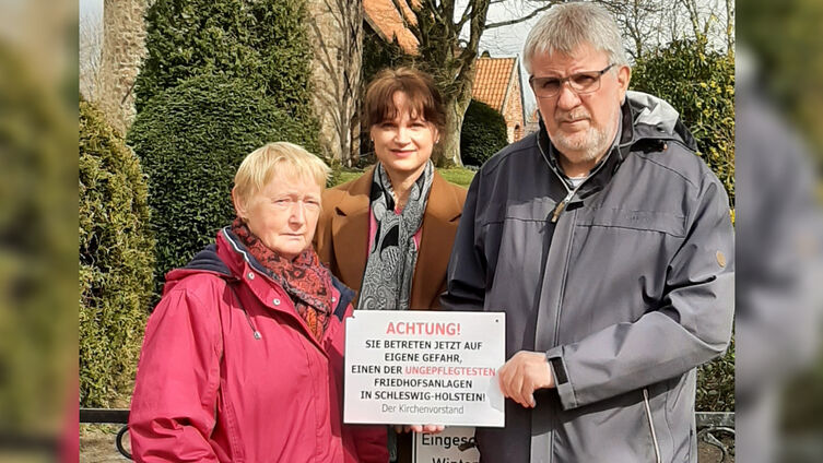 Heidi Jensen-Claussen, Pastorin Ulrike Joos und Helmut Fehlau, Vorsitzender des Kirchengemeinderates (Foto: Jörg Jeske )